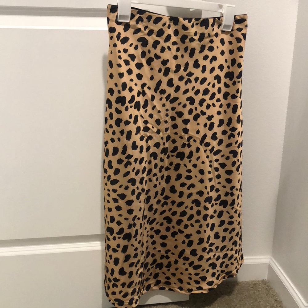Leopard print midi skirt